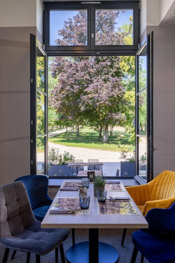 Hotel Au Chateau Villers-les-Nancy Bagian luar foto
